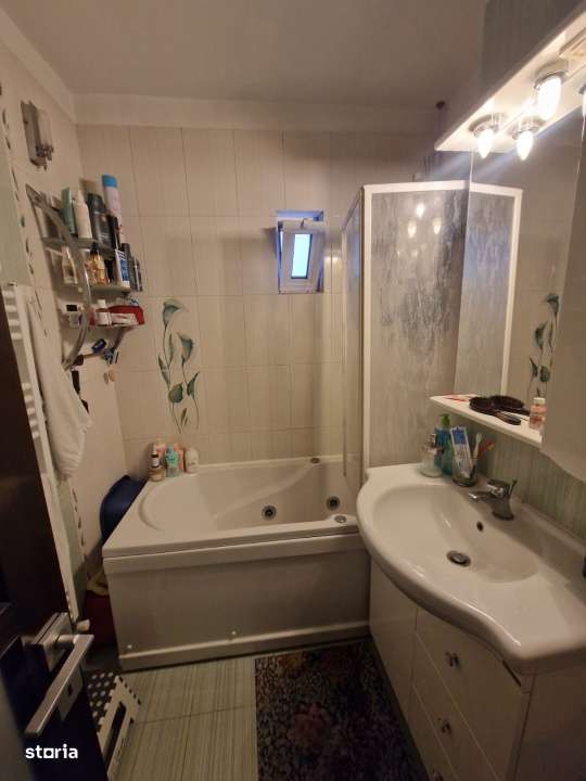 Apartament de 3 camere, 67 mp., zona Han-9