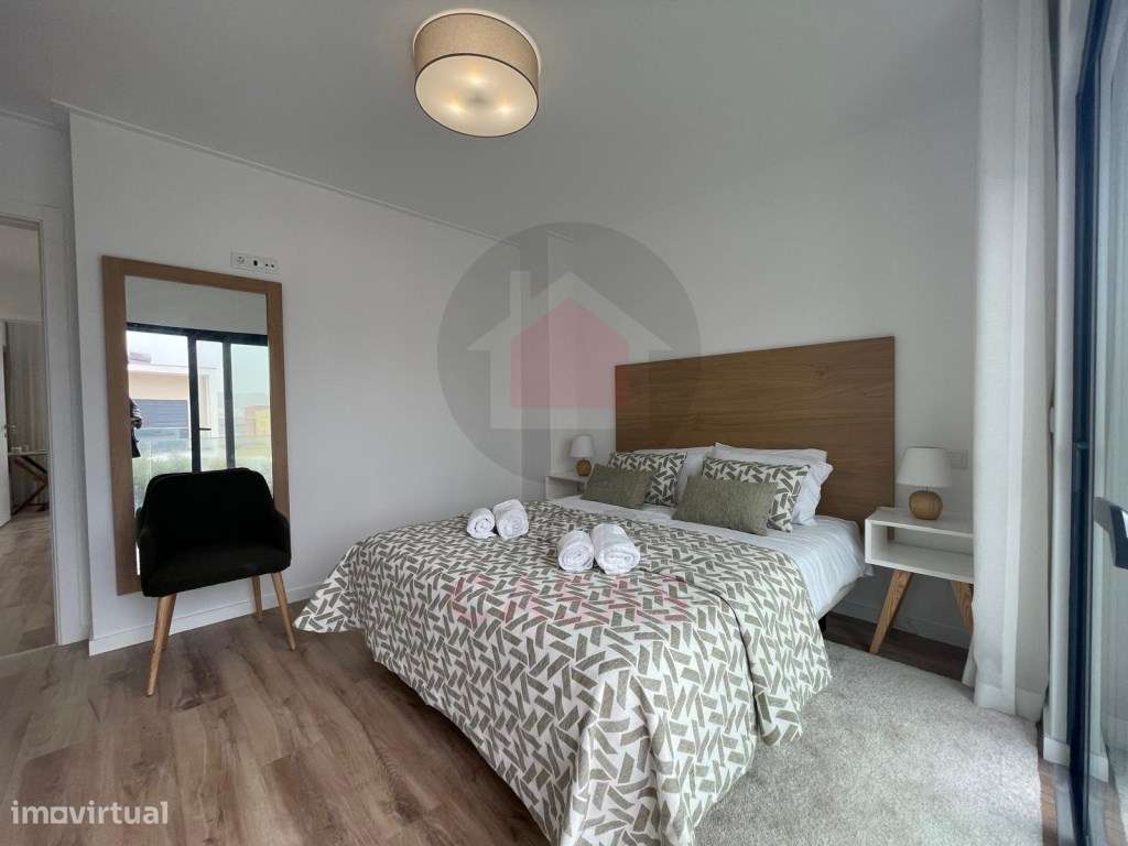 Moradia de arquitectura moderna com piscina privada-34