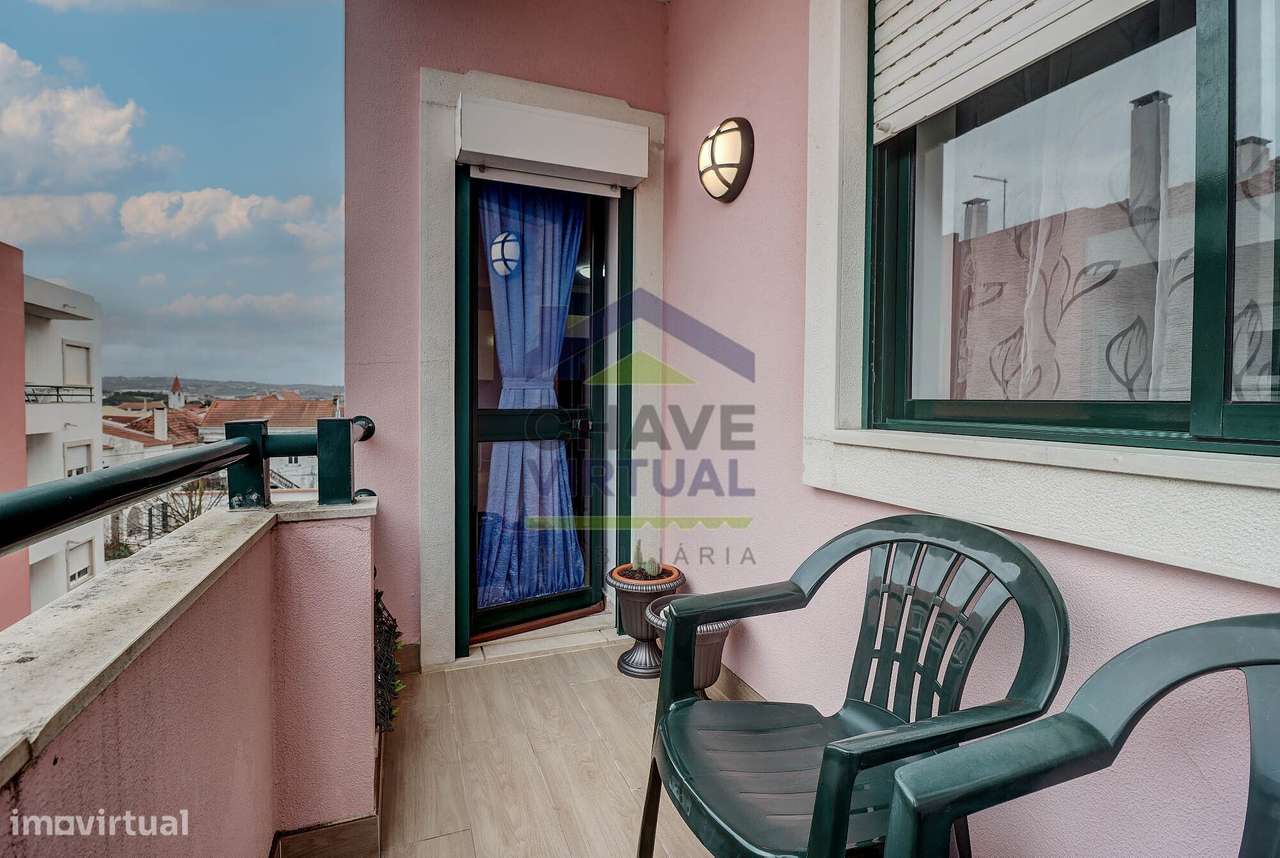 Apartamento T3 com Sótão Amplo - Centro Bombarral-9