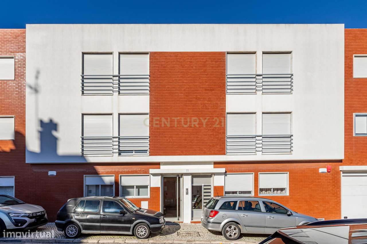 T3 COM GARAGEM, TERRAÇO E ARRECADAÇÃO - Grande imagem: 2/33