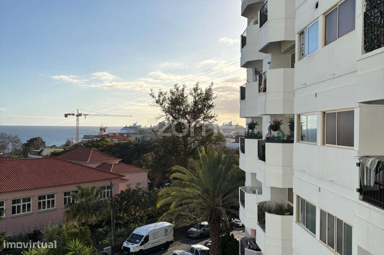 T0 Arrendar - Junto Escola Jaime Moniz | Vista cais do Funchal - Grande imagem: 2/13