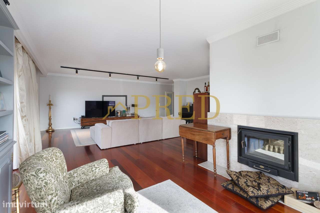 Apartamento T5, inserido no condomínio fechado 'Edifício Plaza'-9