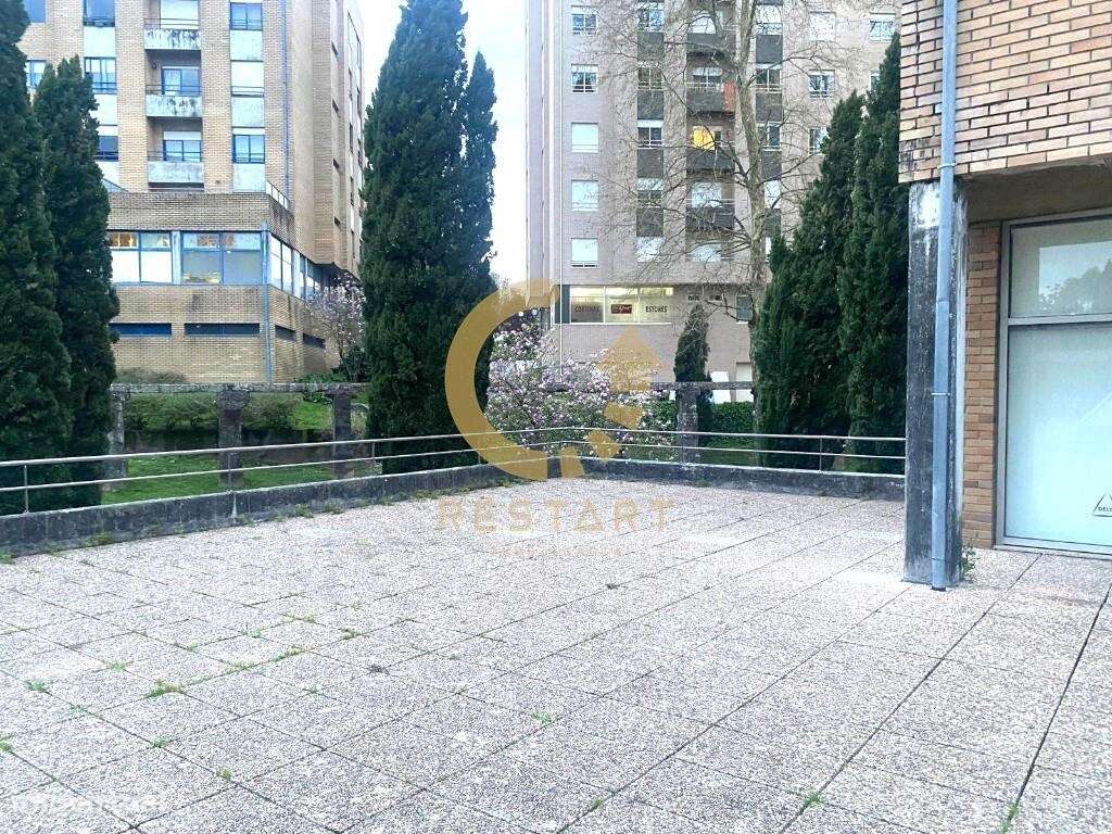 Loja Comercial com esplanada, na Zona do Chantre – Maia - Grande imagem: 2/26