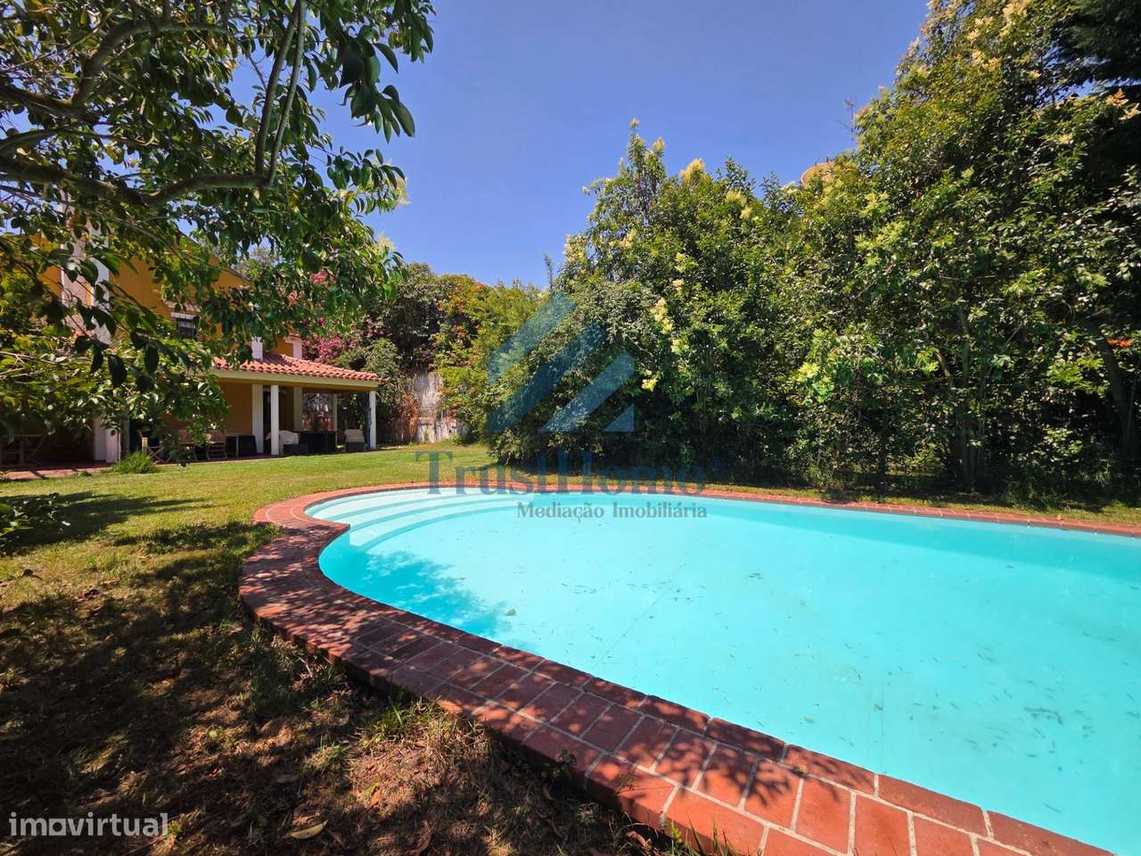 Moradia V5 com jardim, piscina e ginásio no centro de Coruche-5