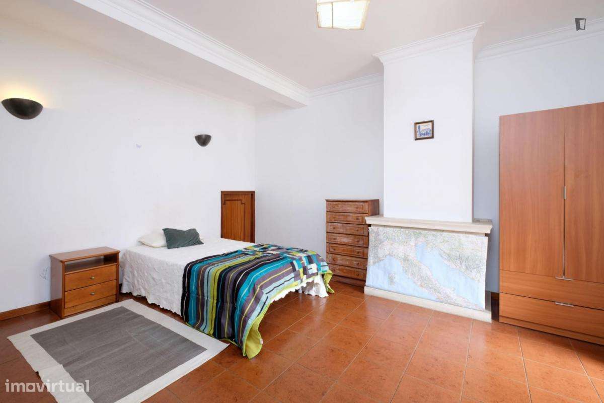 Quarto - localizado em Conchada Coimbra - Grande imagem: 3/7