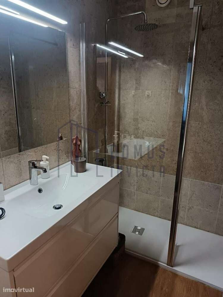 Apartamento T1 à futura Estação de Metro da Galiza-11