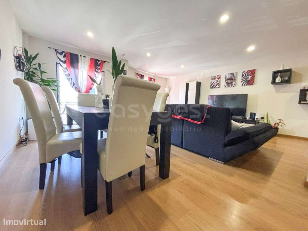 Apartamento T4 com grandes áreas e arrecadação na Moita - Grande imagem: 4/43