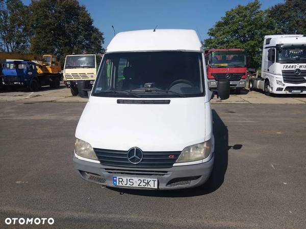 Mercedes-Benz Sprinter - 1