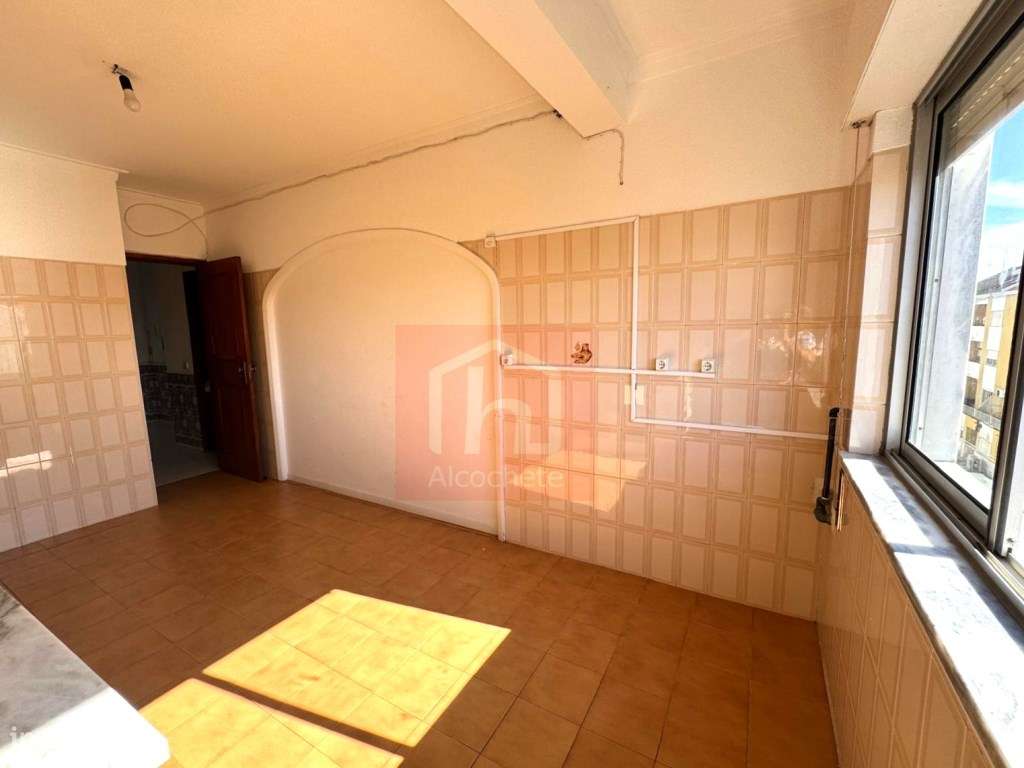 Apartamento T3 no centro do Montijo-5