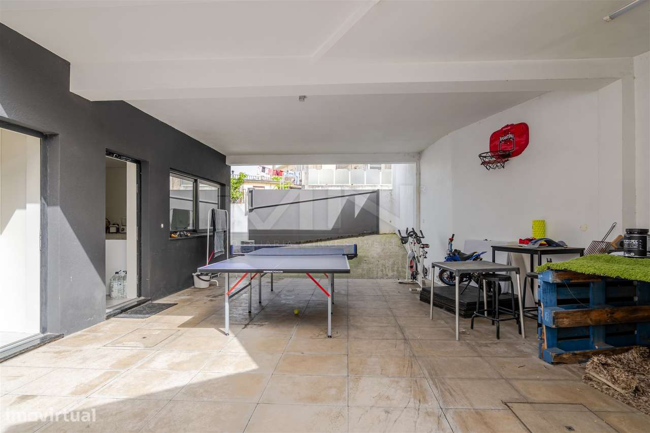 Moradia T4 de 4 Frentes: Elegância e Versatilidade a 2km do Freixo-33