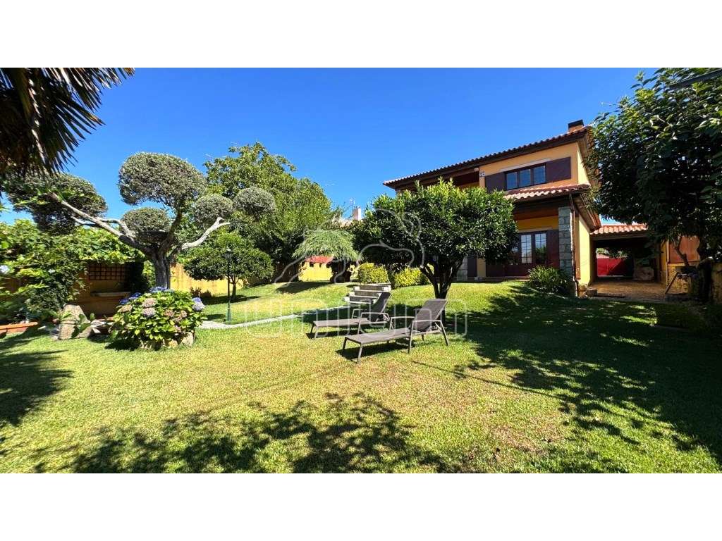 Moradia T4 Santa Marta de Portuzelo-4