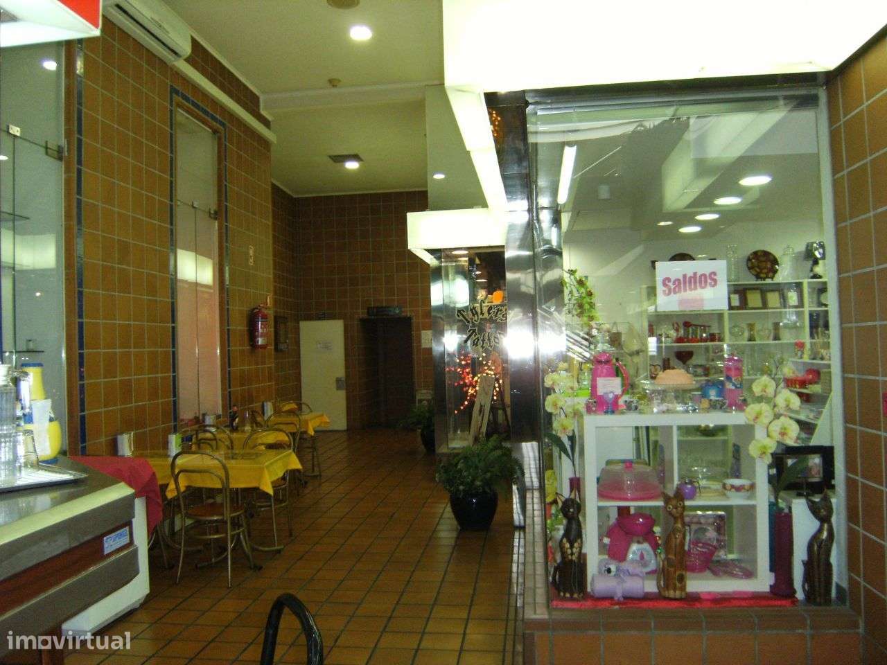 Garagem/Parqueamento nas Galerias Parede Plaza, centro da Parede-8