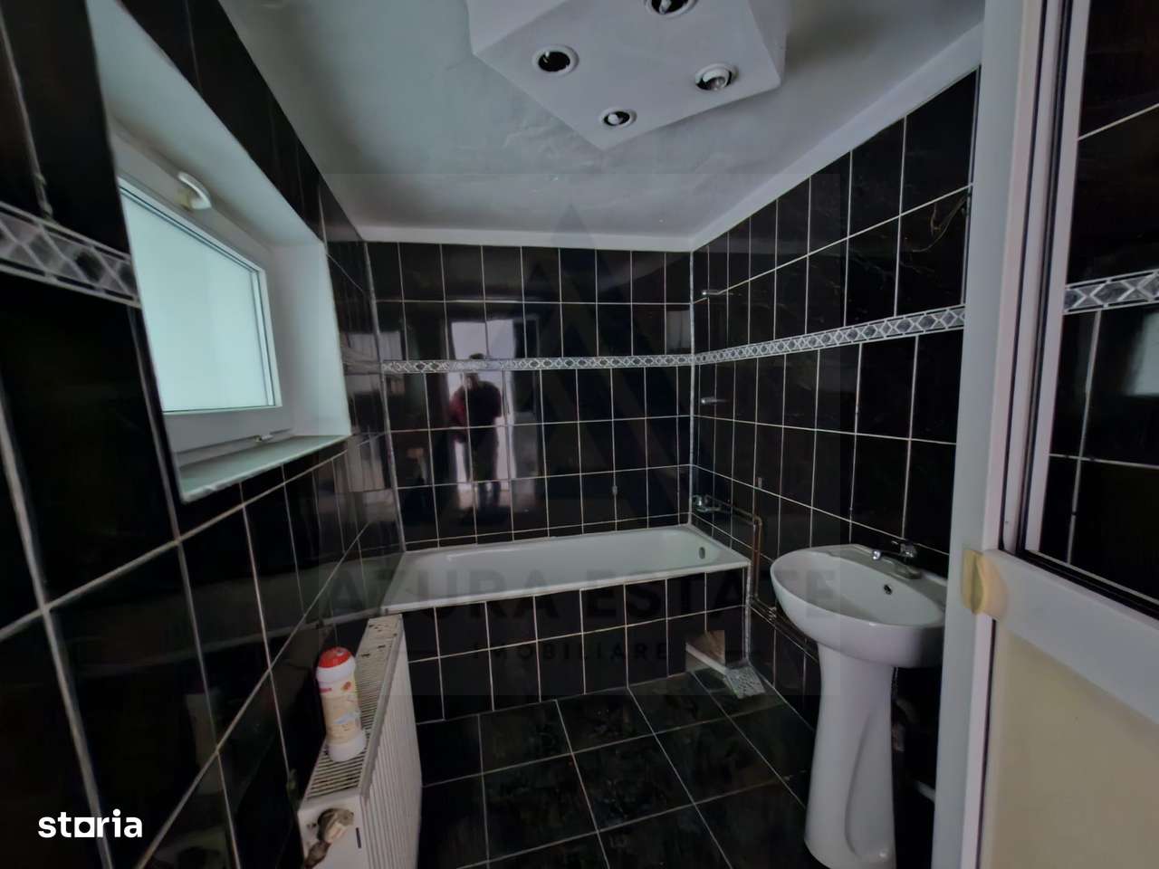 Casa 3 camere baie cu geam pivnita si teren 151 mp in zona Centrala - Imagine principală: 5/12