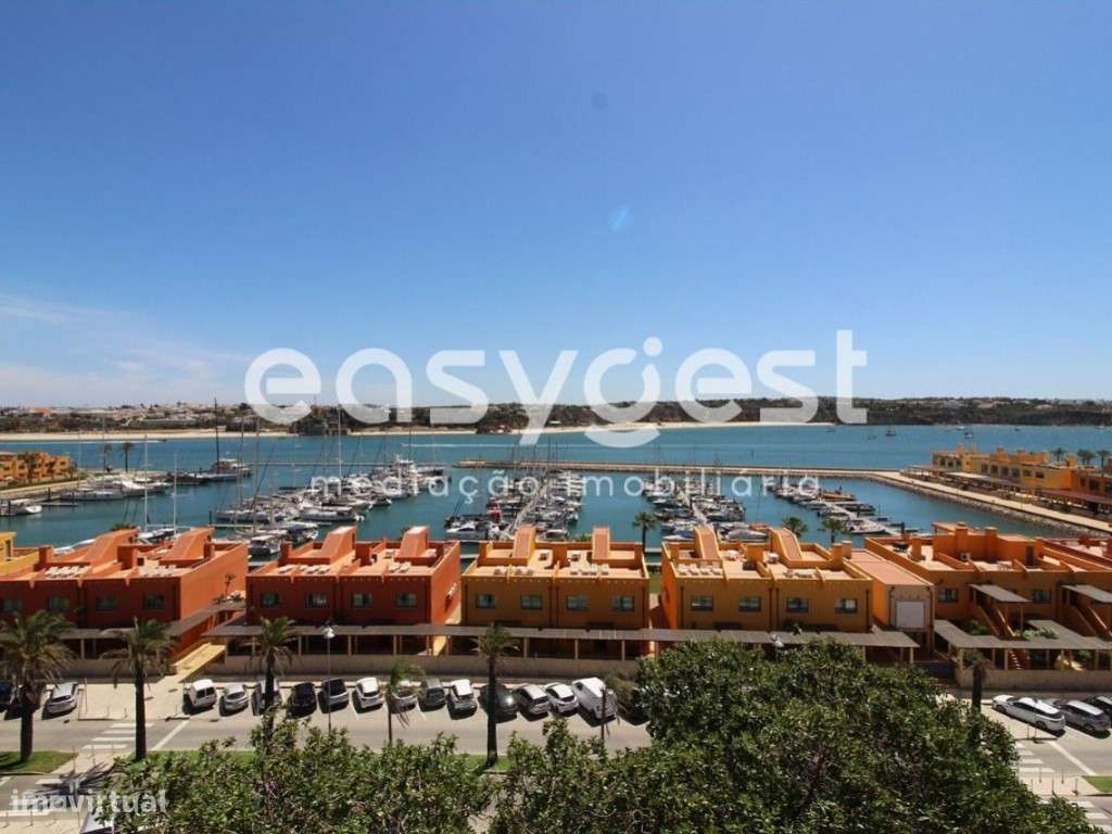 Lugar de estacionamento coberto situado no Alto do Quintão - Grande imagem: 5/14