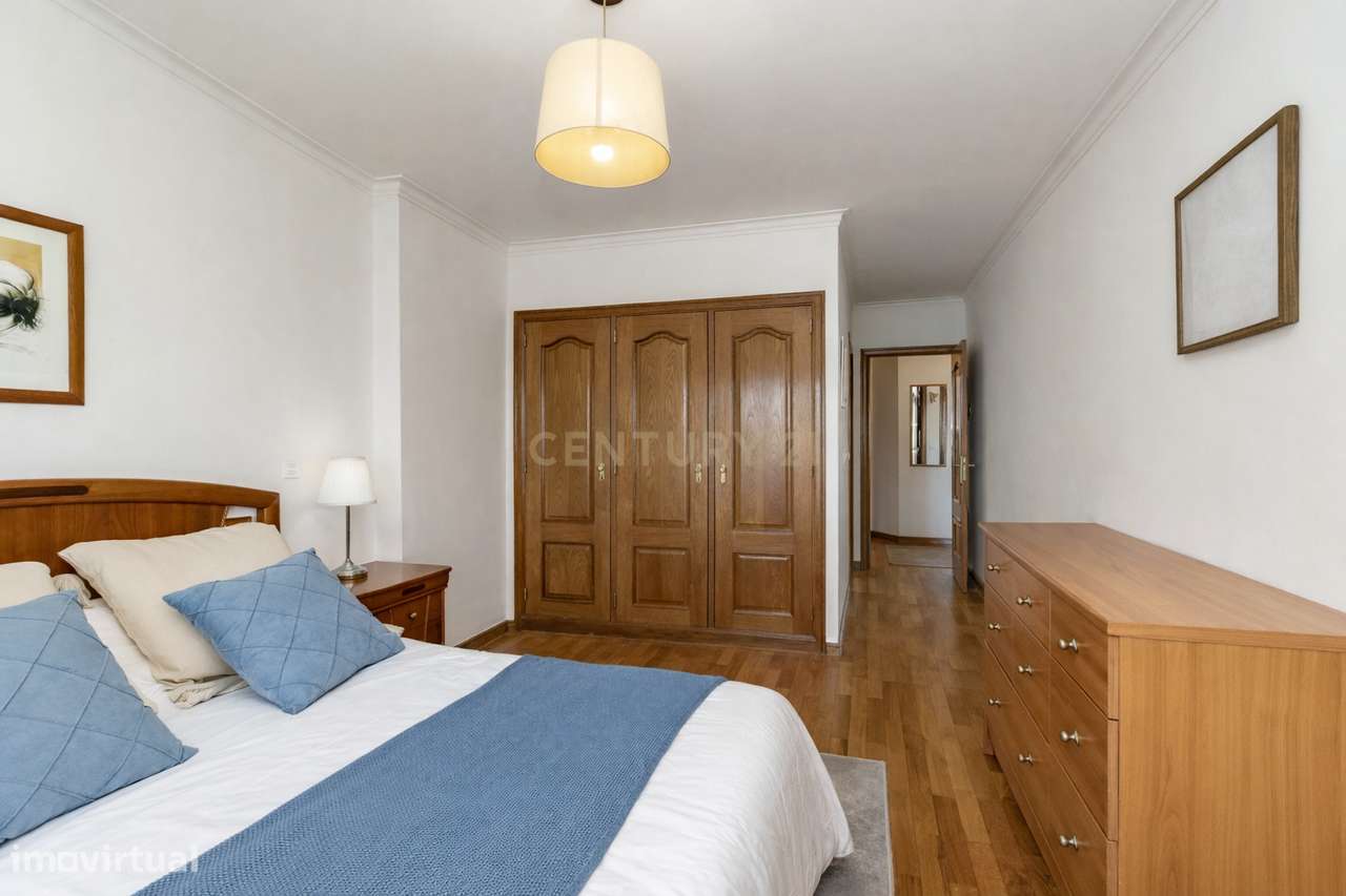 T3 153 m² com varanda | Garagem + 1 lugar de estacionamento | Lumiar |-11