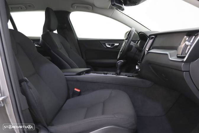 Volvo V60 2.0 D3 Momentum - 8