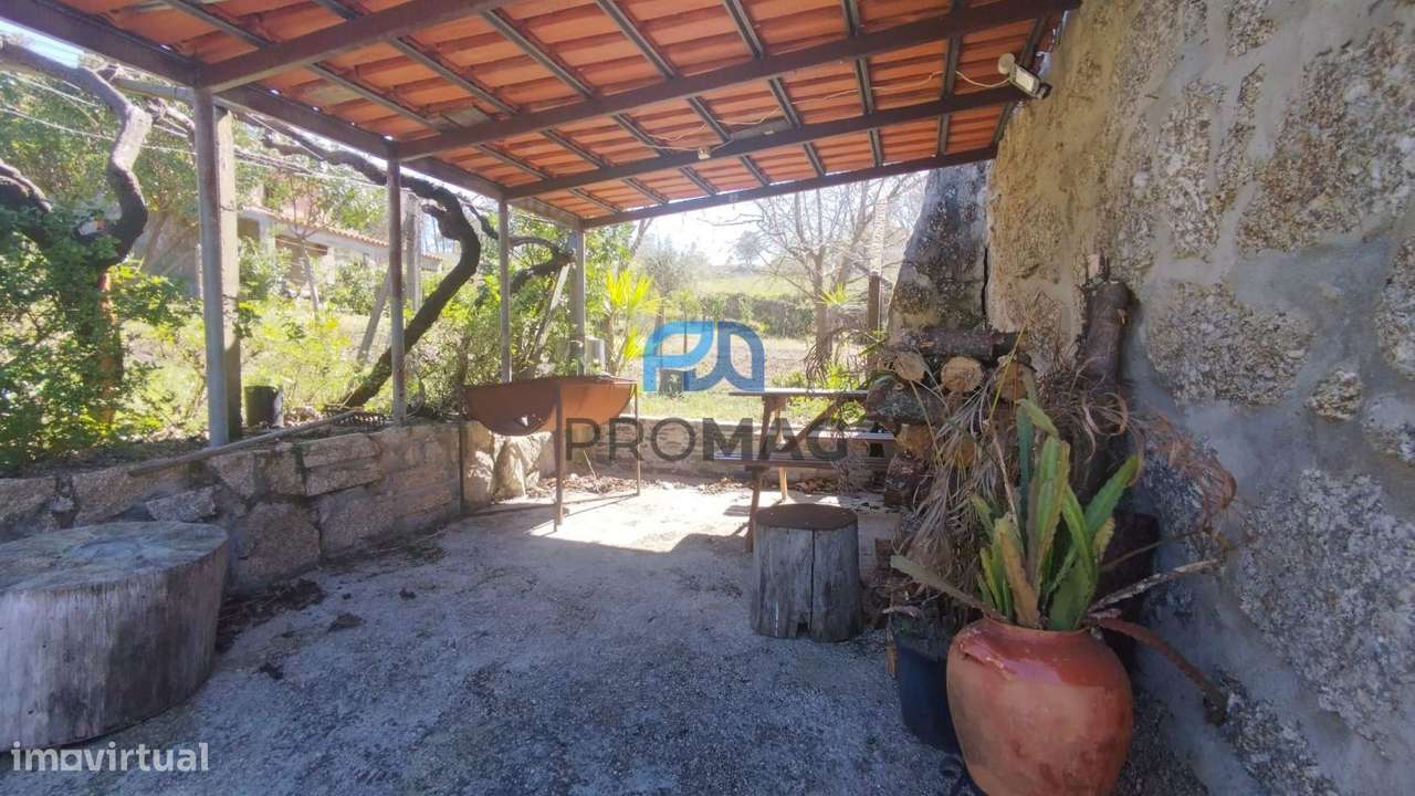 Quinta com 3 artigos urbanos, piscina e 9,4 ha em Resende-29