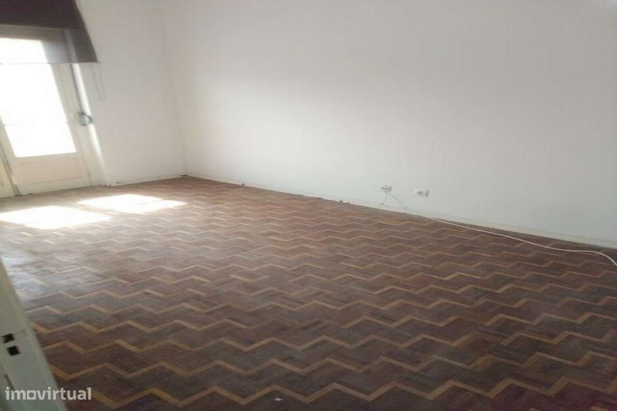 Apartamento T2 na Amora – Excelente localização e investimento - Grande imagem: 4/15