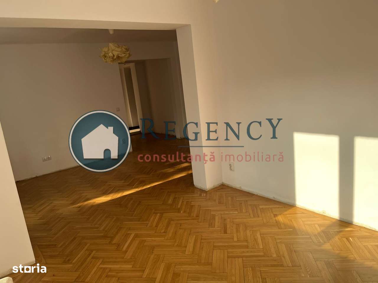 Liber, renovat, în bloc reabilitat, 3 camere la pret de 2-2