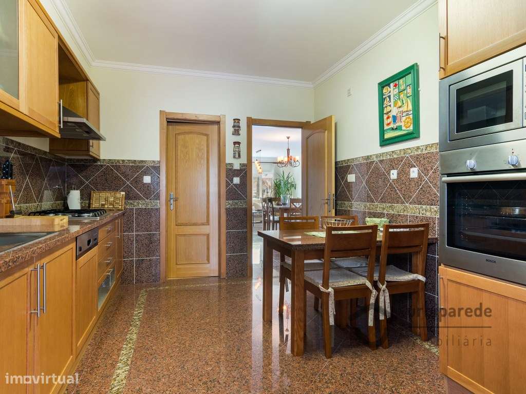 Moradia V4 em condomínio fechado no centro da Ericeira, com garagem.-19