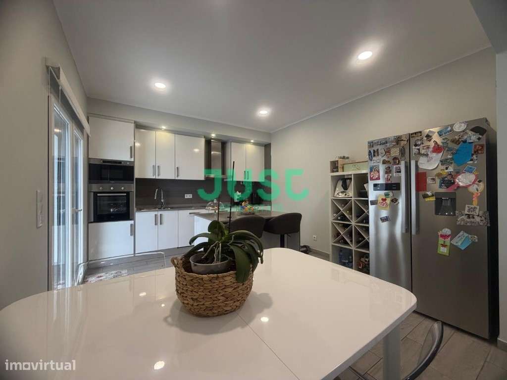 Moradia isolada, T3, seminova com garagem e piscina na Quinta do Conde-26