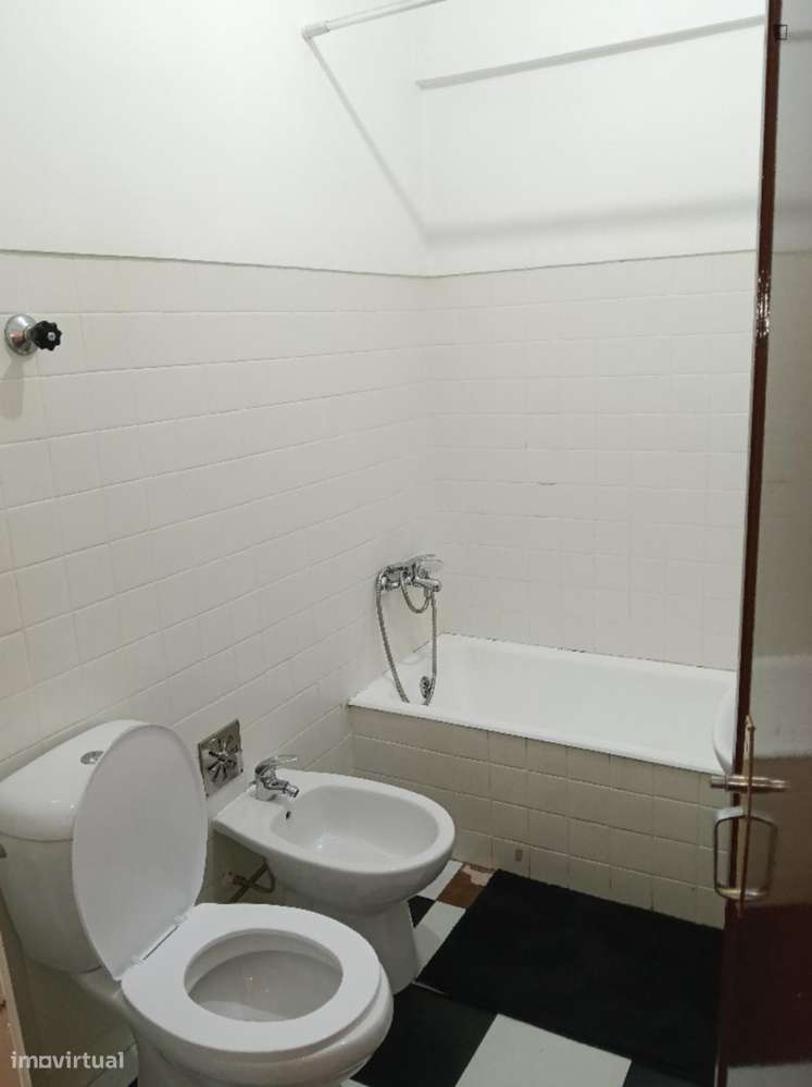 Quarto - localizado em Linda-a-Velha Lisbon - Grande imagem: 4/8