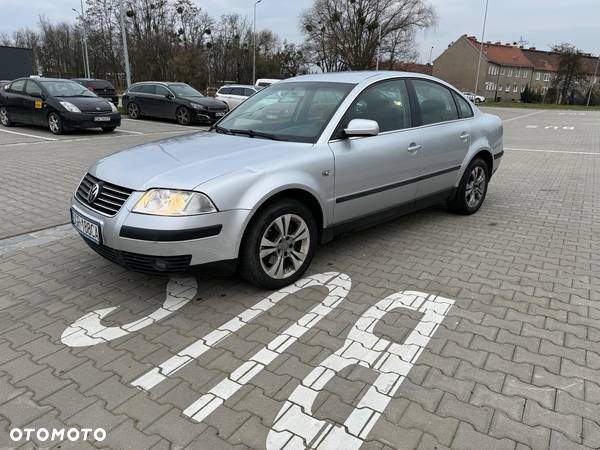 Volkswagen Passat 1.9 TDI Comfortline - 1