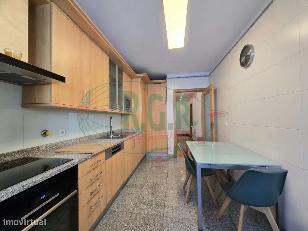 Apartamento T2| Lg Garagem 2 Carros | Localização Central São Cosme-19