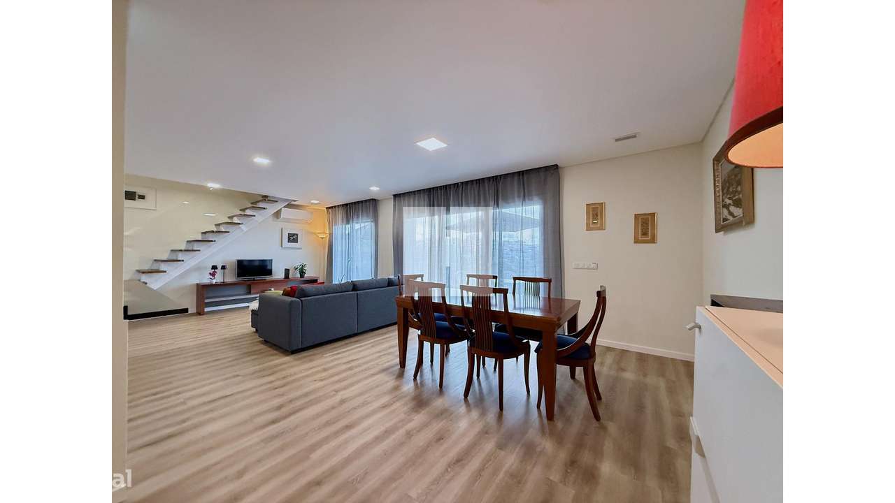 Espaçoso T4+1 Duplex c/ Vista Mar-6