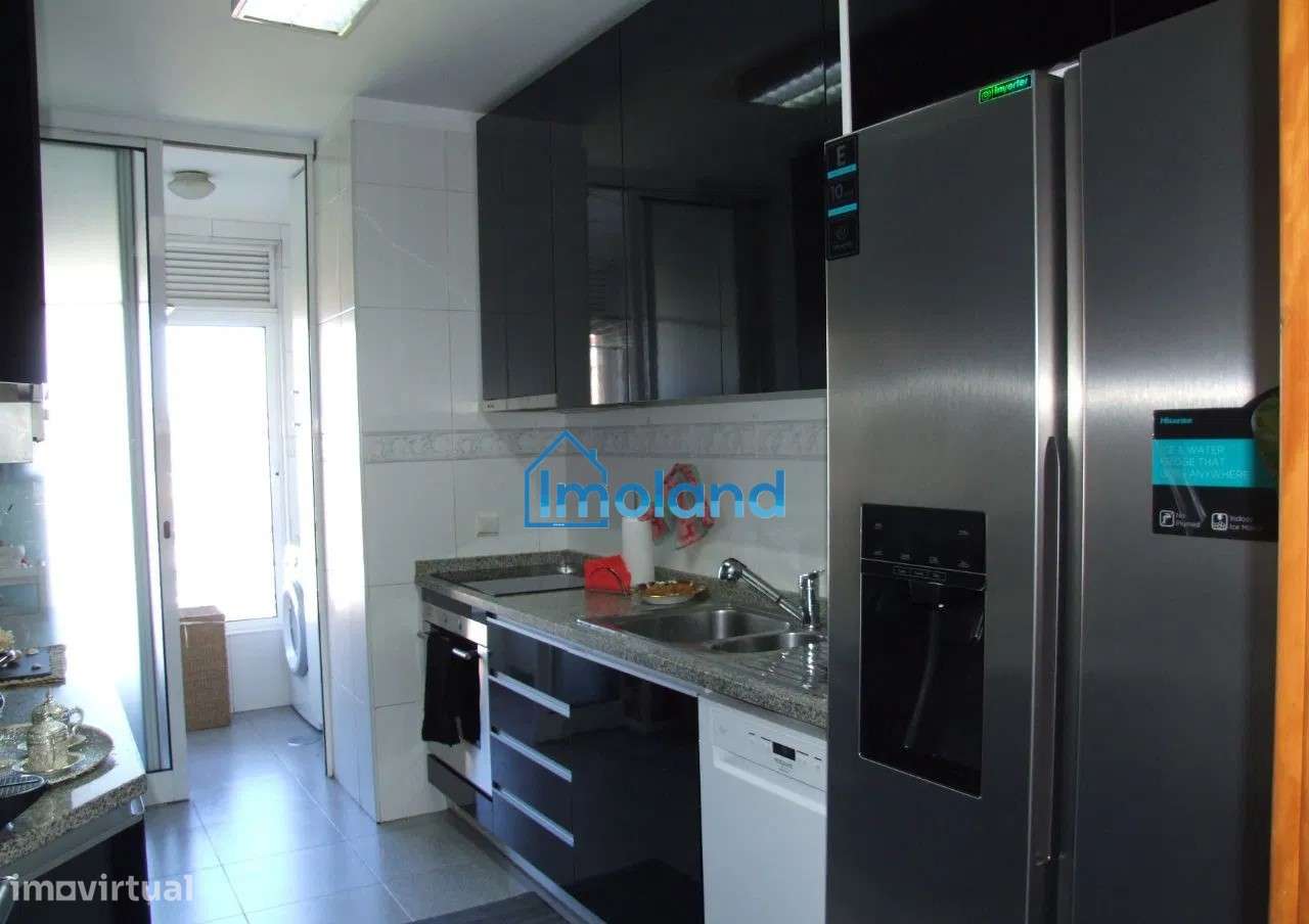 Apartamento T3 com Terraço e 3 Casas de Banho-6