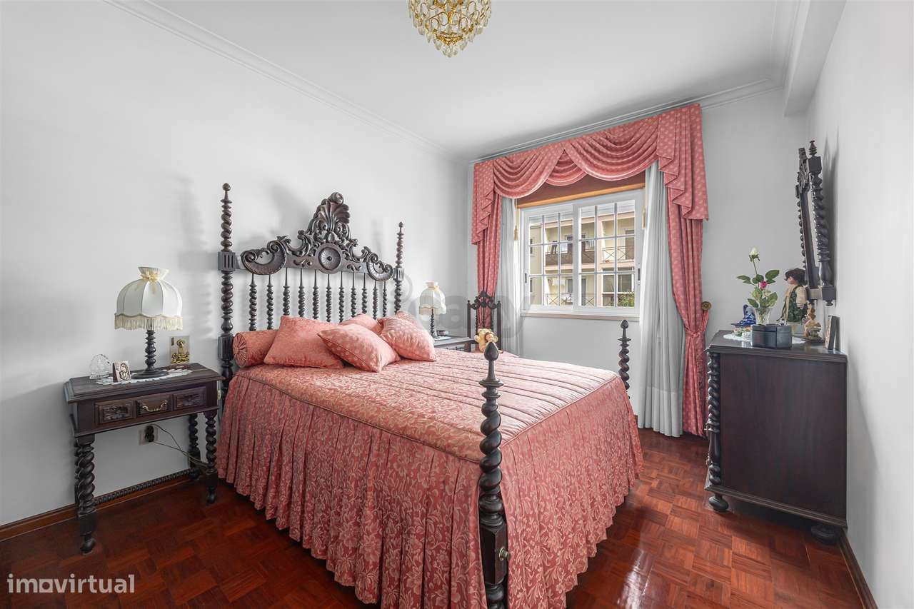 Apartamento T3 com 2 wc grande arrecadação e garagem Box (fração autón-9