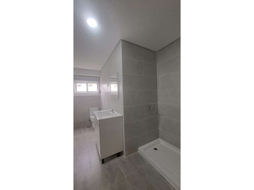 Apartamento T2 Almada Centro Recuperado-17