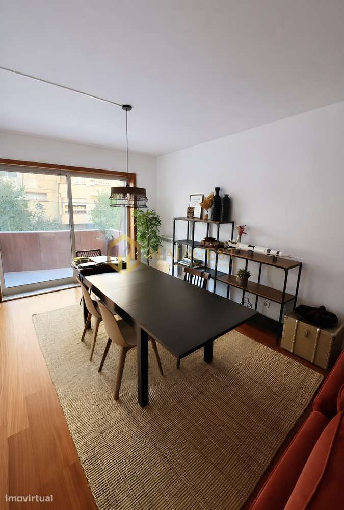 Apartamento T2 Mobilado com Varanda e Garagem Dupla - Grande imagem: 5/22