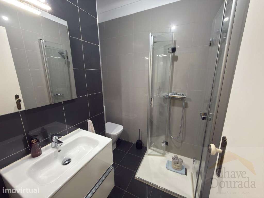 Apartamento T3+3 com garagem e sótão - São Martinho do Bispo-11