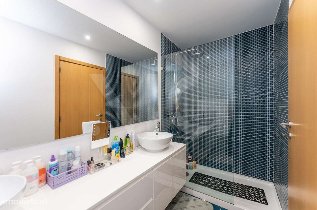 Moradia T3 com pátio, anexos e garagem em Paranhos - Porto-36