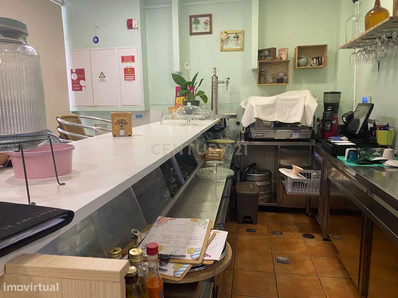 Restaurante em São Domingos de Benfica com faturação ativa e clientela-5