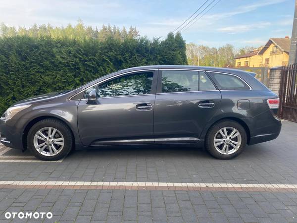 Toyota Avensis 1.8 Sol NAVI - 3