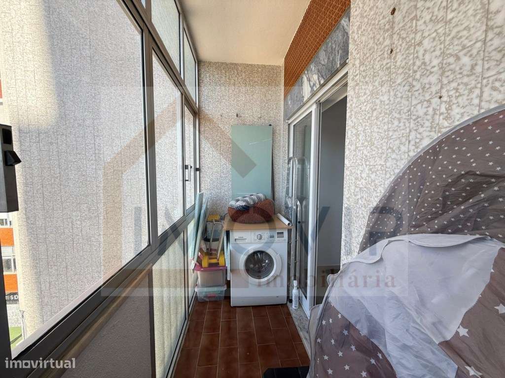 Apartamento T3 totalmente remodelado em zona nobre Setúbal-25