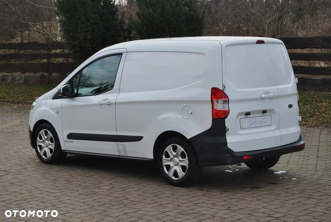 Ford Transit Courier - 4