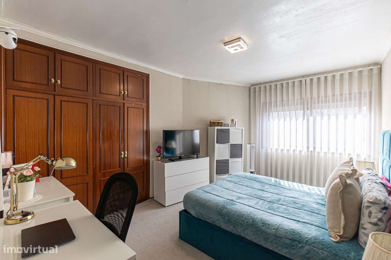 T2+1 com varanda e lugar de garagem em Oliveira do Douro-7