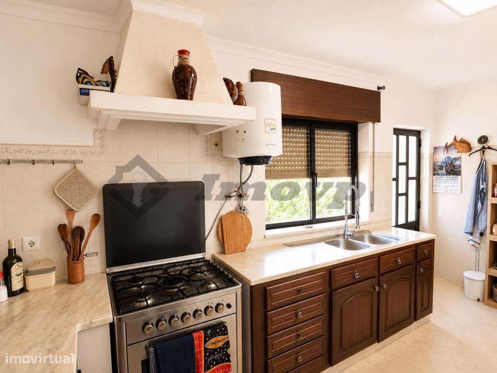 Moradia T3 com amplo terreno a 1,5 km da praia, Vila do Bispo-16