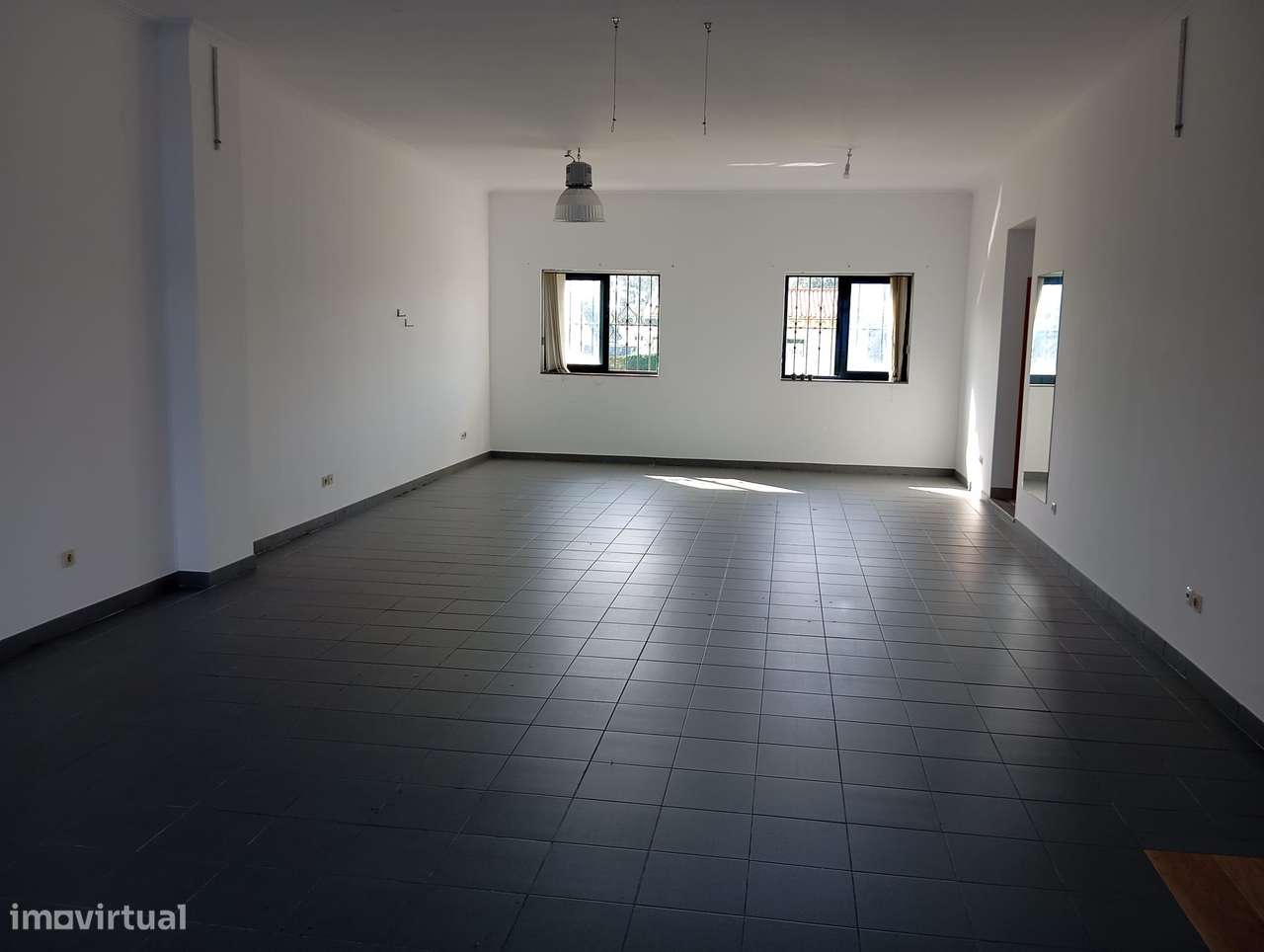 Espaço comercial em Nogueira do Cravo - Grande imagem: 3/12