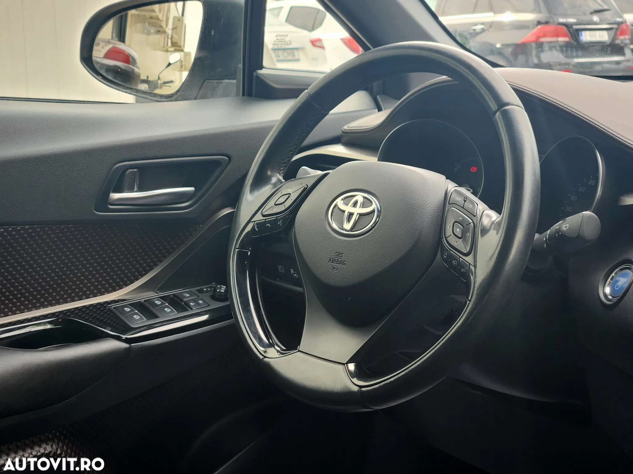 Toyota C-HR Hybrid Lounge - 8