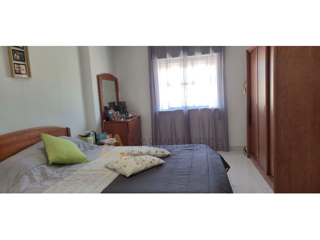 Apartamento t3 transformado em t2 com 2 varandas e arrecadação no c...-12