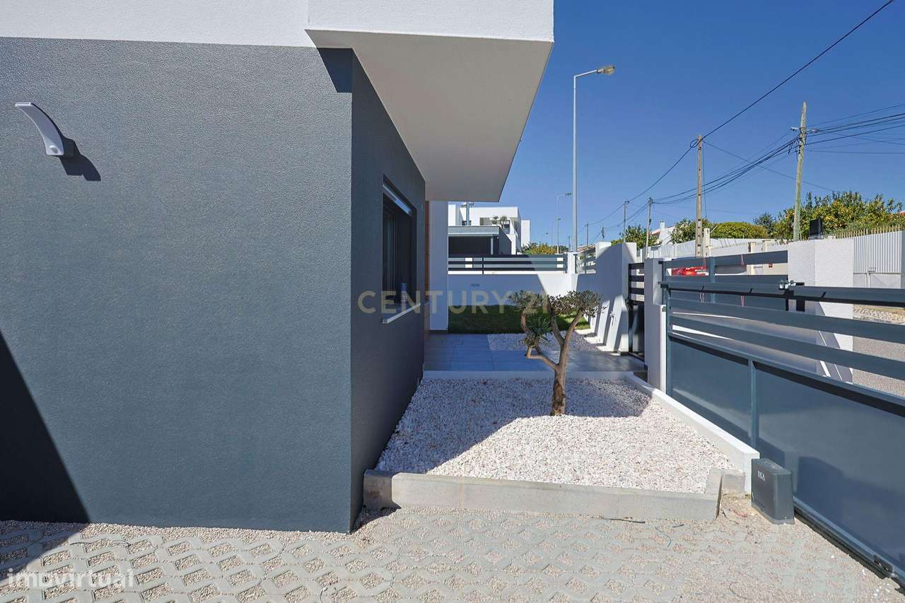 Moradia T4 em Charneca de Caparica, Almada-42