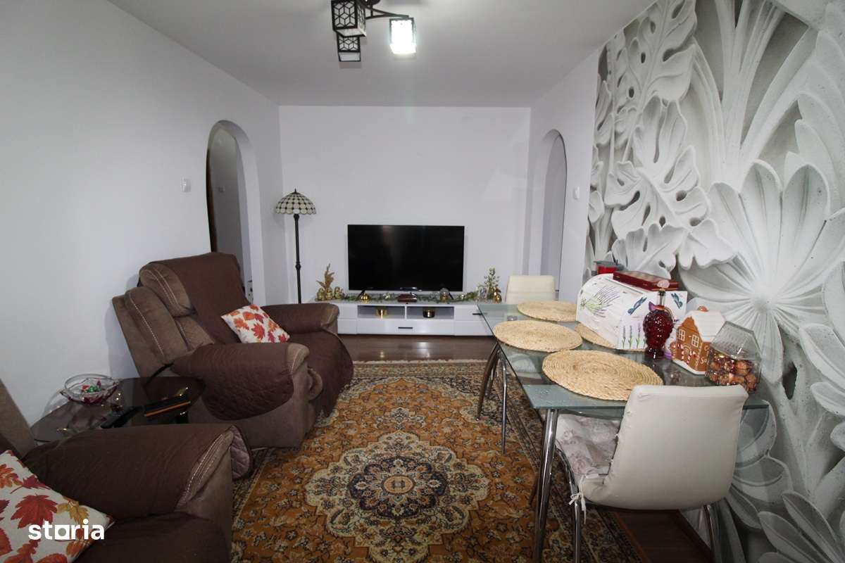 Vând apartament 3 camere în Hunedoara, zona Micro1-T. Vuia, 44mp - Imagine principală: 3/11