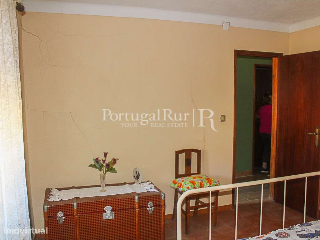 Casa Rústica com pequeno quintal e anexo - São Pedro do Esteval-5