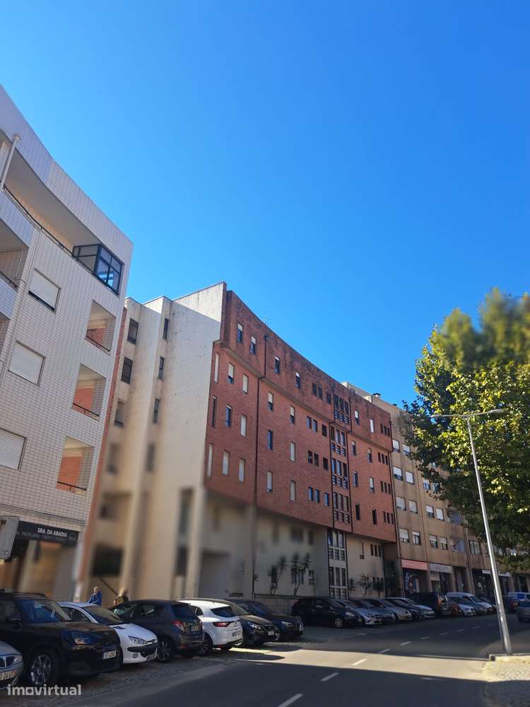 Apartamento T3 Com Garagem-0