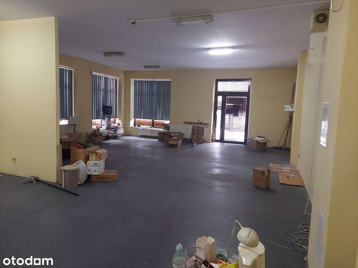Lokal usługowy na parterze na Woli blisko Śródmieścia z parkingiem