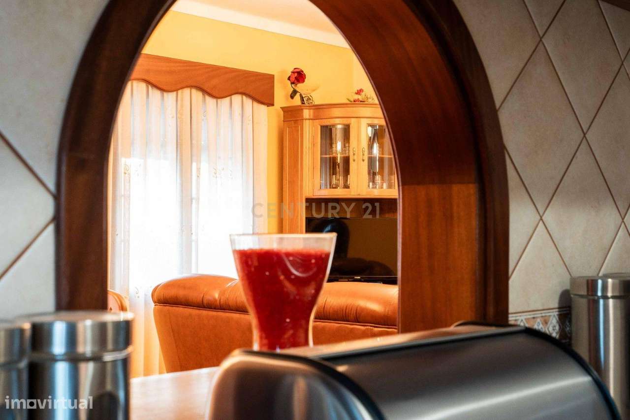 Moradia T4, com Terreno, em Vila Nova de Poiares - Grande imagem: 4/46